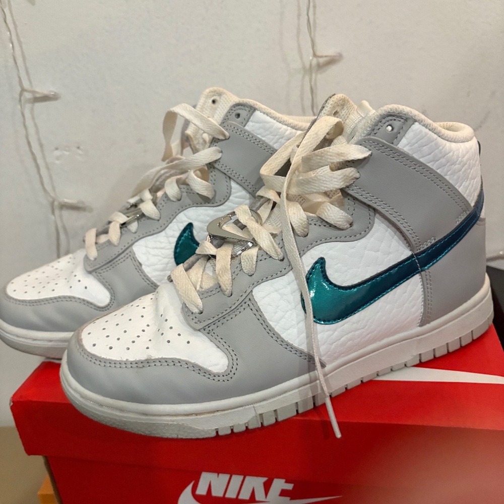 Nike Dunks- High tops  FLS Women's 6.5